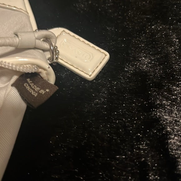 Coach White Leather Wristlet * COA Included - Picture 7 of 9